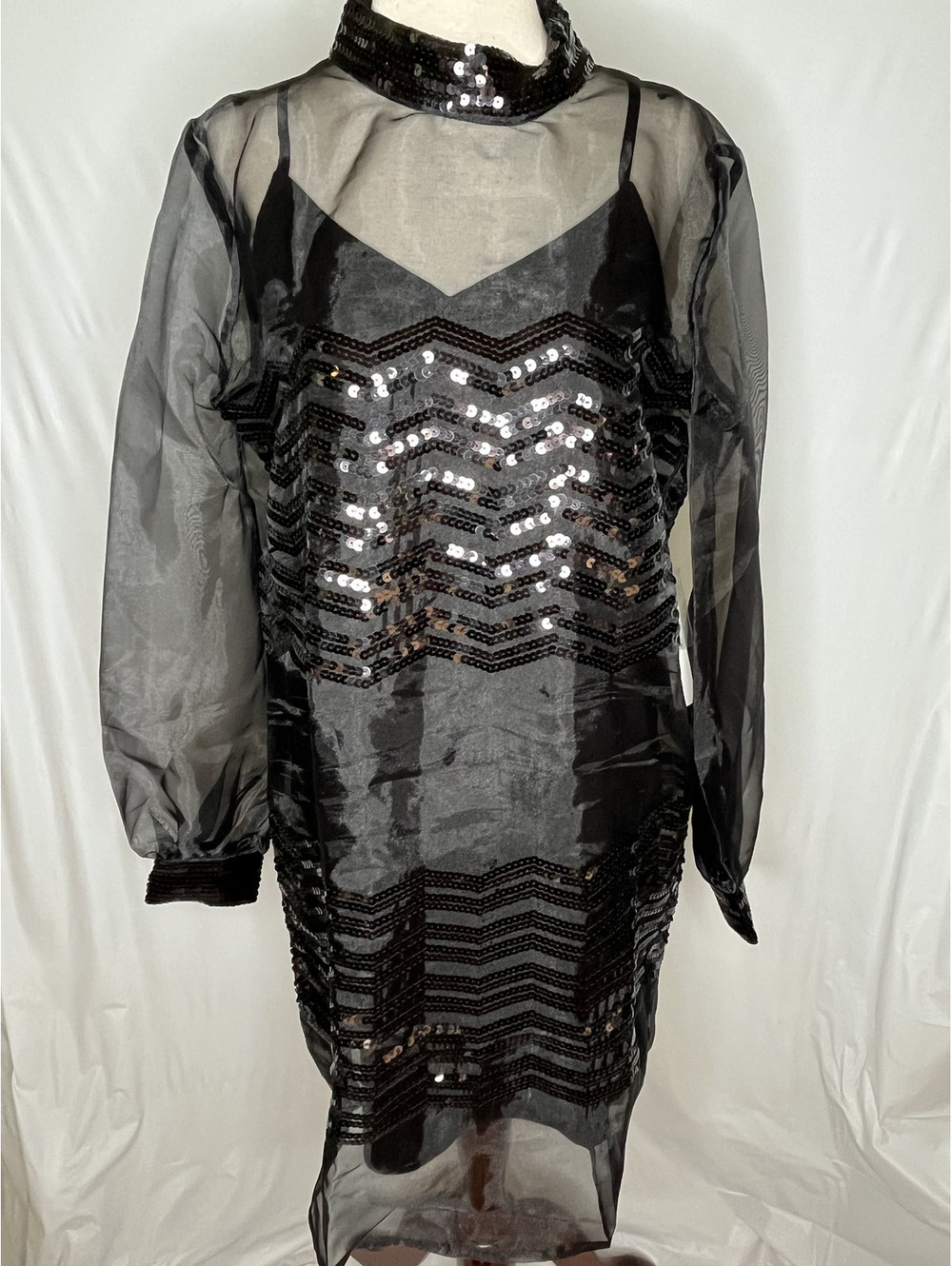 NWT ModCloth Women's Black/Sequin, Fanciful Fette Shift Dress Size Medium